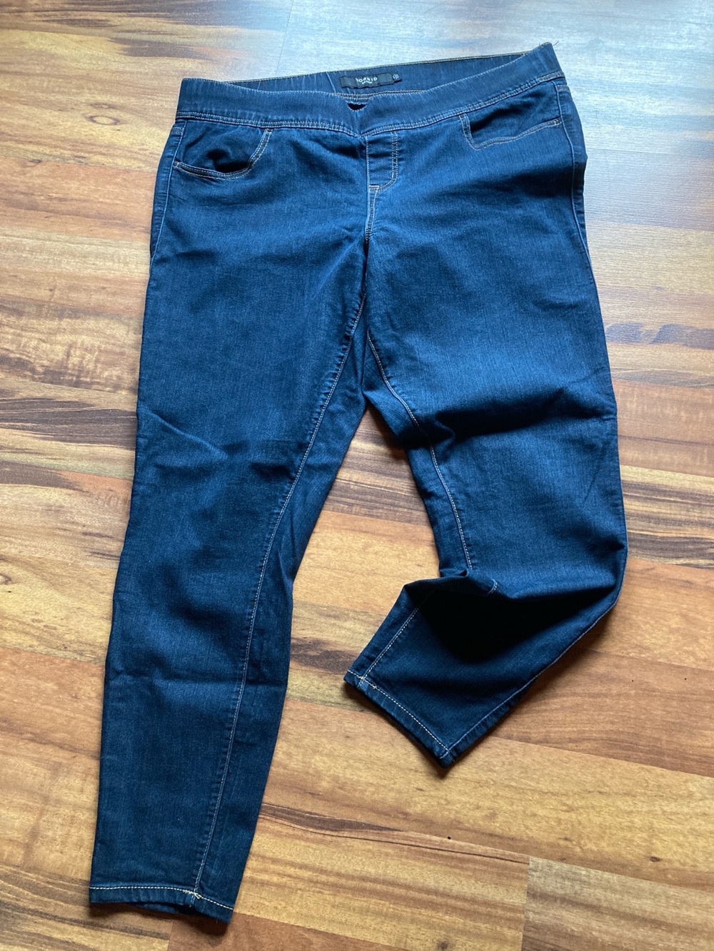 Torrid size 2R darkwash pull on skinny jeans